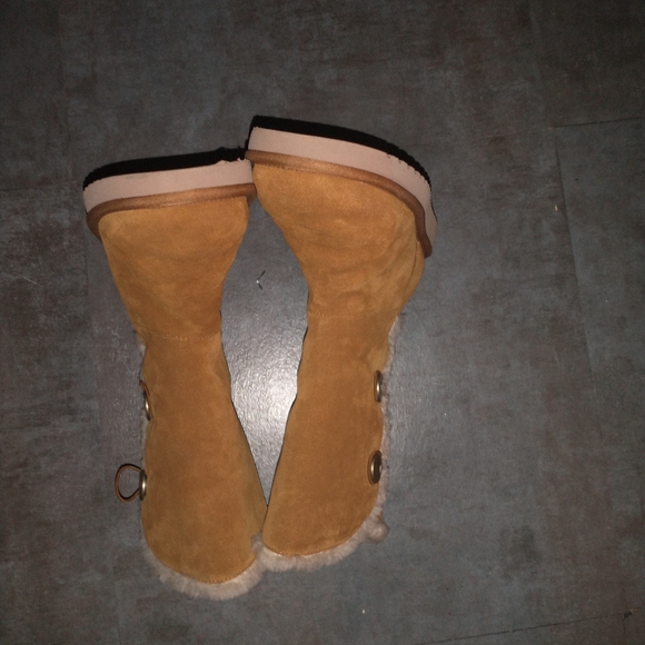 STYLISH AND ATTRACTIVE UGG "KOOLABURRA" KINSLEI BOOTS SIZE 8 - Picture 14 of 15